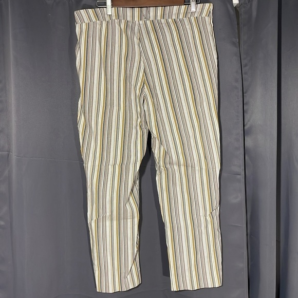 Zac & Rachel Striped Pants button detail - Picture 2 of 5